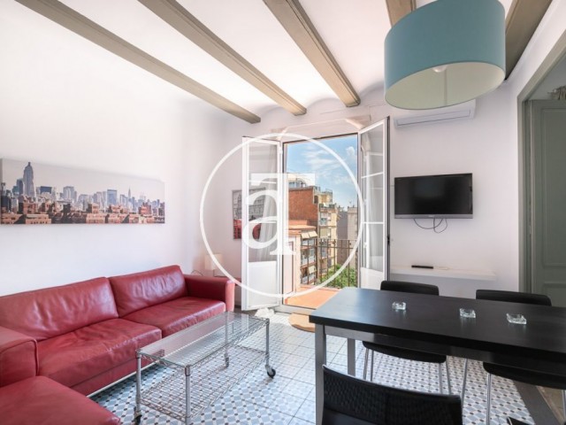 Furnished 3 bedroom apartment with terrace in Eixample Dreta