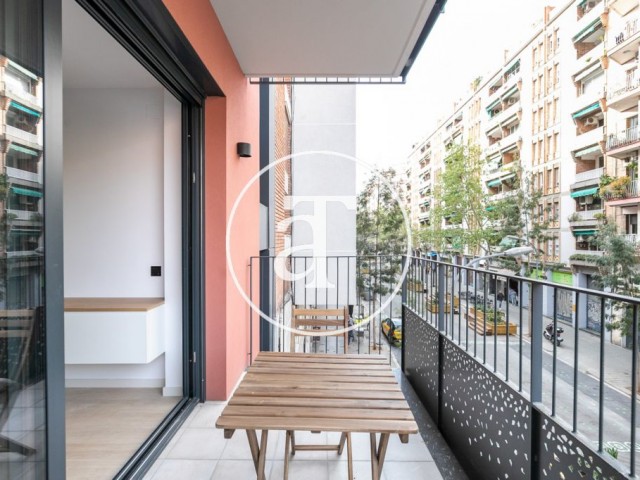 Piso de alquiler temporal de 2 habitaciones y estudio en zona residencial de Barcelona
